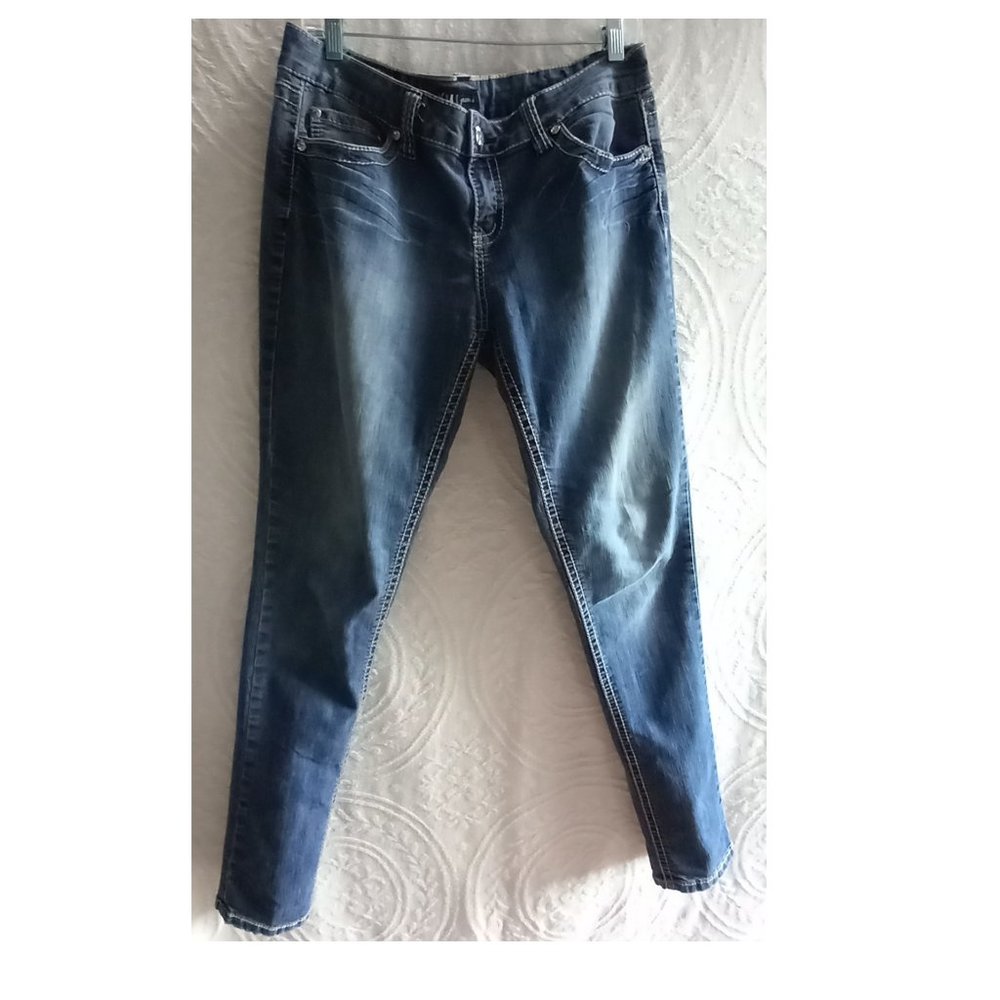 YMI Distressed Wash Low Rise Denim Jeans Junior's Size 11 (T-356)
